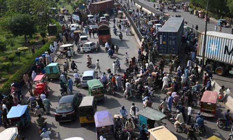 PTI Protests Disrupt Public Transport in Lahore