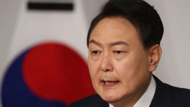 South Korean Investigators Seek Arrest of Impeached President Yoon Suk Yeol Amid Political Crisis