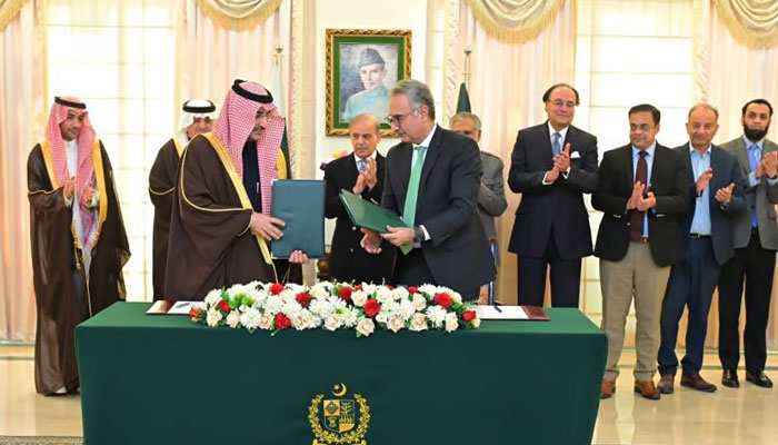 Pakistan & Saudi Arabia ink two agreements worth over $1b