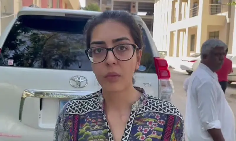 Imaan Mazari and her husband Hadi Chattha leaving the Peshawar High Court with their lawyers after the bail hearing.