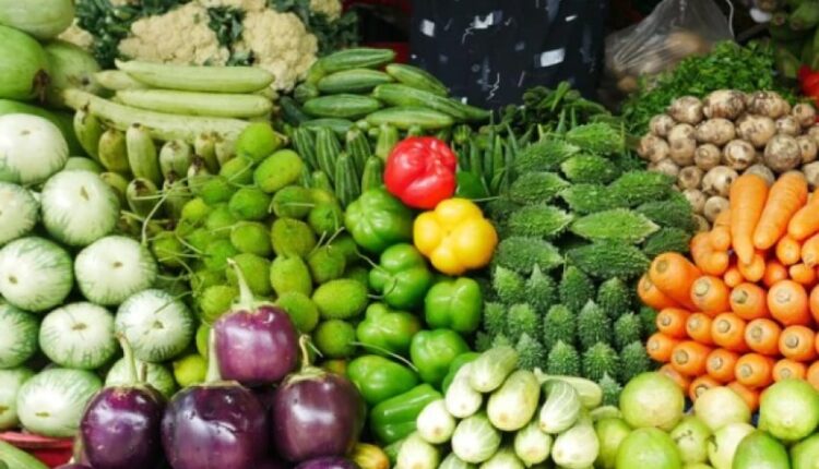 Fruit Prices Soar in Peshawar Amid Torkham Border Closure