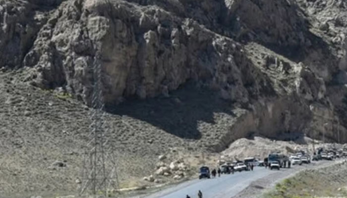 18 workers abducted as armed men attack construction camp in Khuzdar