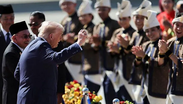 Trump Joins in Traditional Dance During Malaysia Welcome