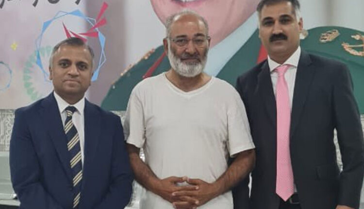 Former Senator Mushtaq Ahmad Khan Returns to Pakistan After Detention by Israeli Forces