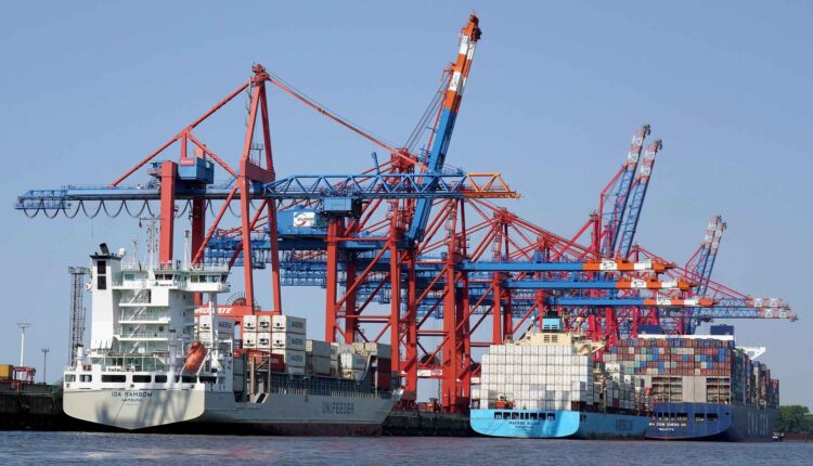 Pakistan trade deficit increases to $9.36 billion in Q1 FY2025.
