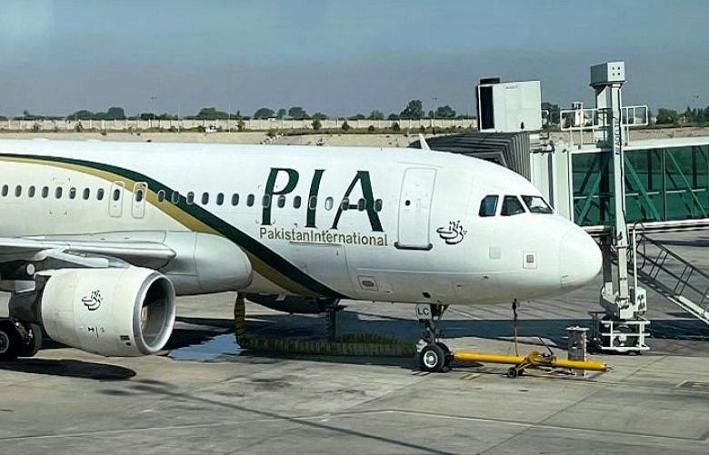 PIA flight cancellations, Pakistan International Airlines, aircraft engineers protest, flight disruptions Karachi, Umrah pilgrims stranded