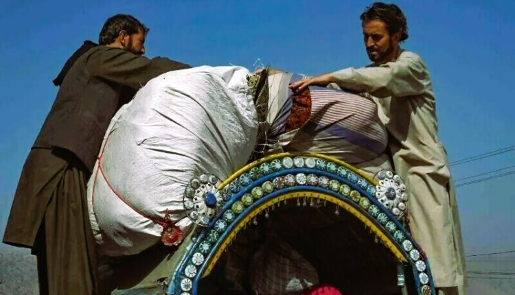 “Weaponizing Migration: Refugee ﬂowз aз a tool of hybrid warfare in contemporary geopolitics”