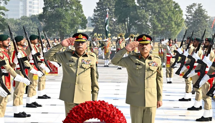 Field Marshal Asim Munir Gives Grand Farewell to Gen Sahir Shamshad