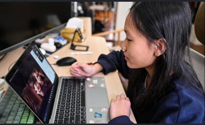 Shanghai Teen Homeschooled Amid AI, Stress, Education Concerns