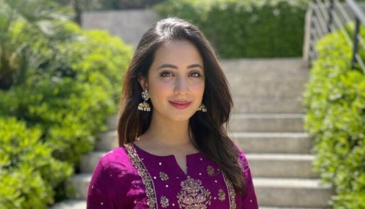 Komal Aziz Prefers Business Over Acting, Shares Career Priorities