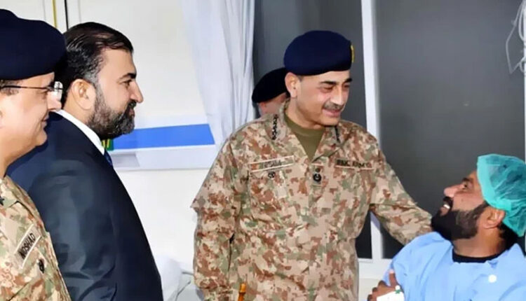 Army Chief Vows No Mercy for Terrorists, Visits Quetta