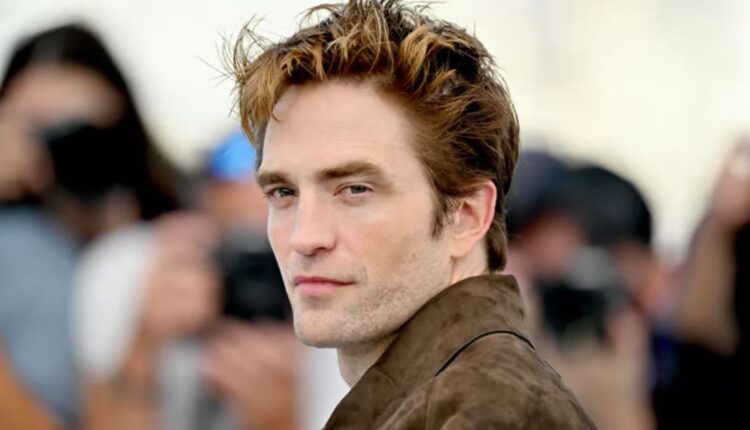 Pattinson Recalls Awkward Encounter with Immigration Officer