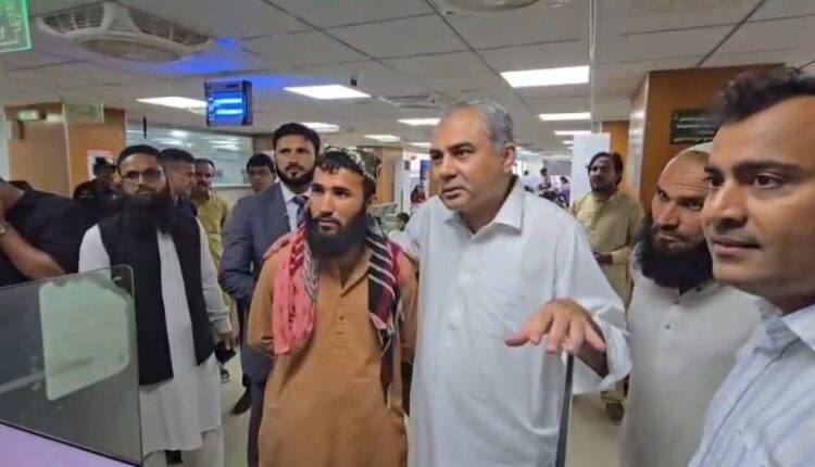 Mohsin Naqvi Reviews Services at Karachi NADRA Centre