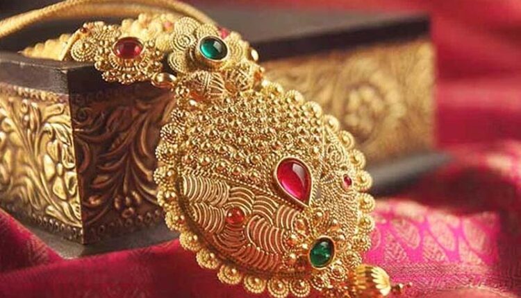 Gold Prices in Pakistan Rise Rs4,300 Per Tola on Wednesday