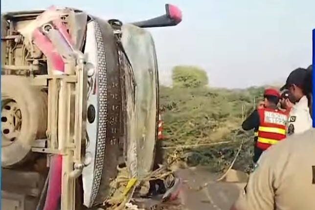 #RojhanAccident #PassengerCoach #IndusHighway #Rajanpur #Rescue1122 #RoadAccident #BreakingNewsPakistan #PakistanNews #RoadSafety #DGKhan #Karachi #DHQRajanpur #TrafficAccident #StaySafeOnRoads